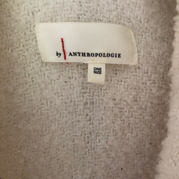 Beautiful anthropology, pink and cream shawl with arm holes. One size. - Picture 2 of 4